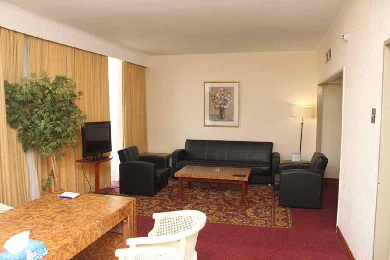 Hotel Mont Febe Yaoundé Exterior foto